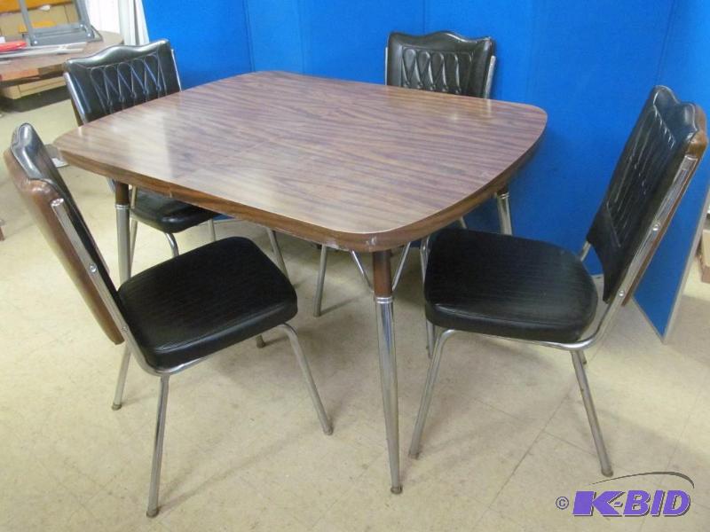 lot 190 image: Dining table