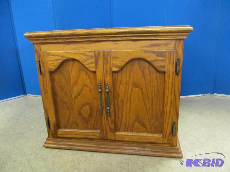 lot 194 image: End Table