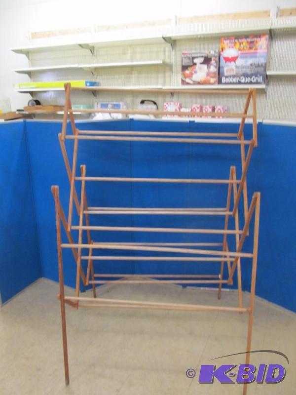 lot 35 image: Cloth rack