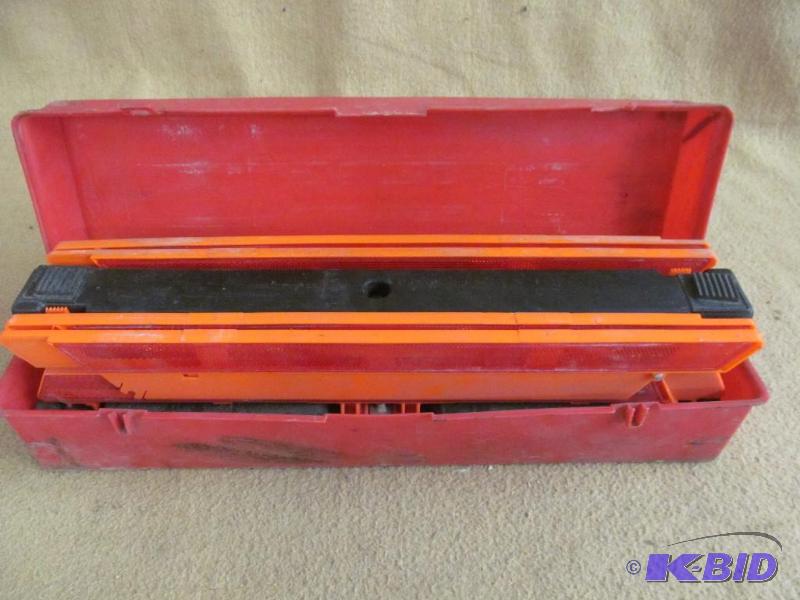 lot 63 image: Triangle flare kit