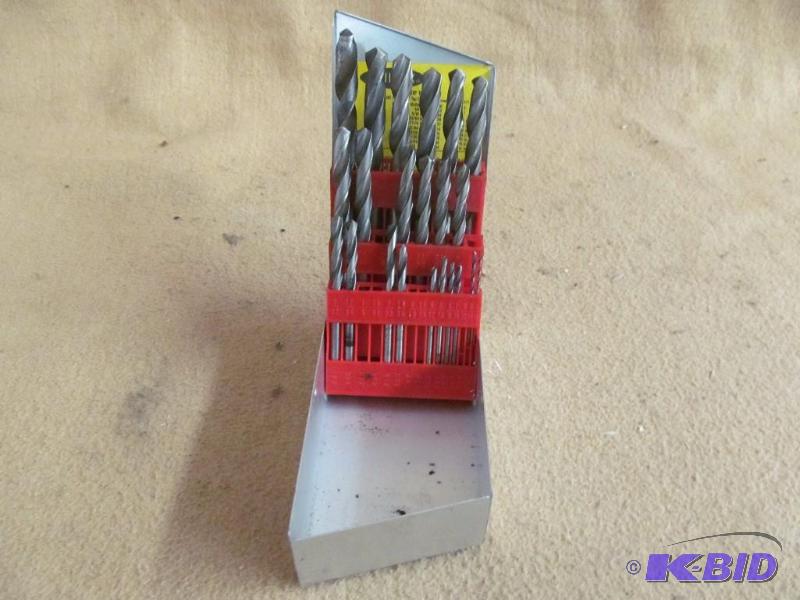 lot 64 image: Drill set