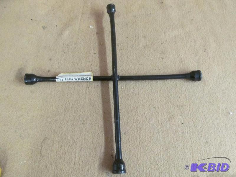 lot 67 image: Lug wrench