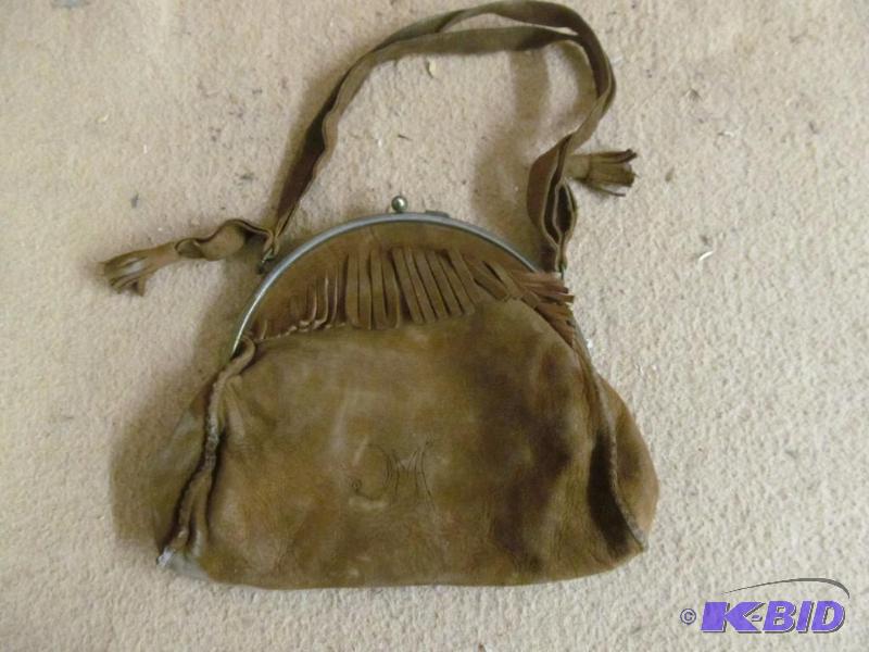 lot 80 image: Purse