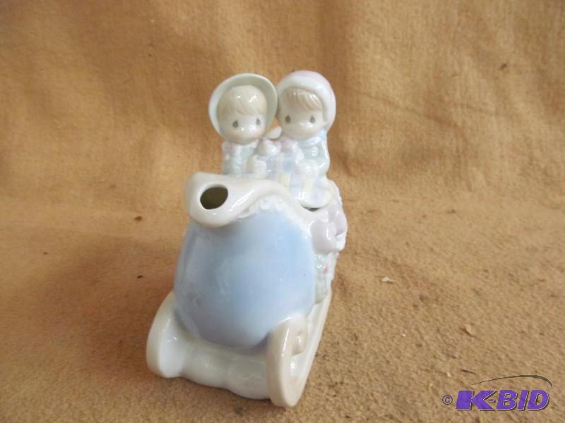 lot 85 image: Creamer