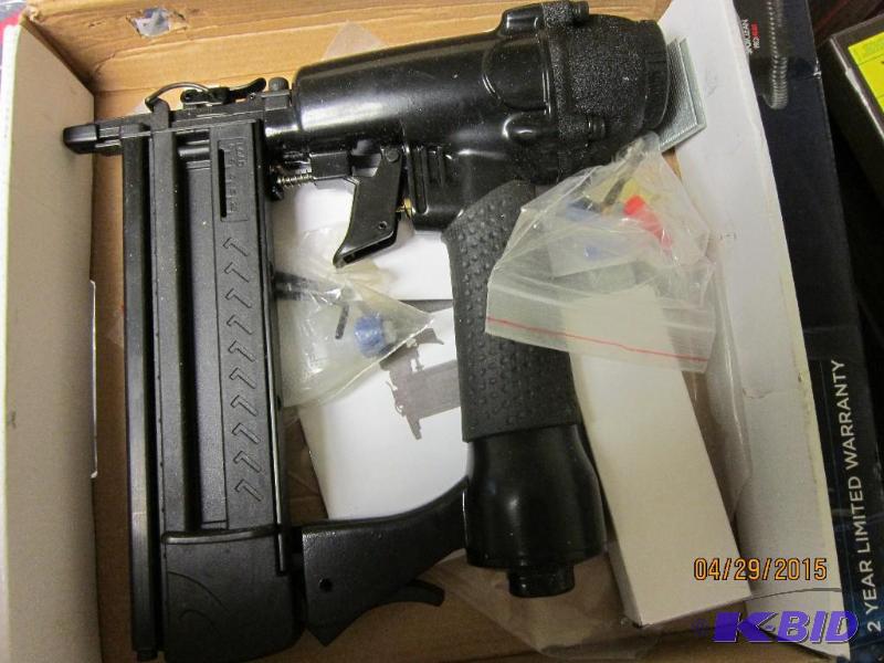 lot 23 image: Master Craft 3-12 Framing Nailer