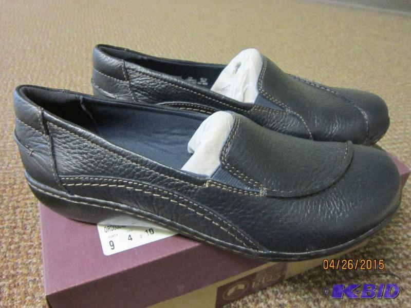 lot 29 image: Women shoes