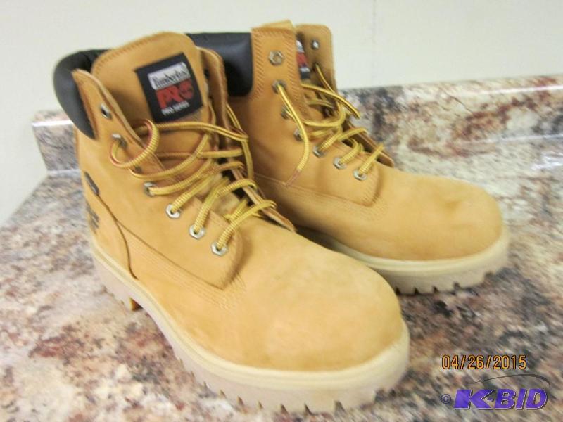 lot 32 image: Work Boots