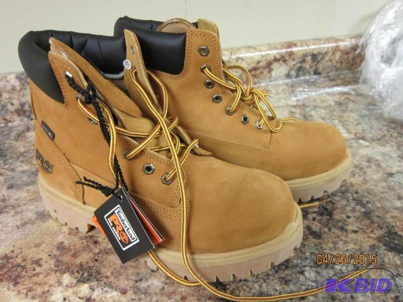 lot 33 image: Work Boots