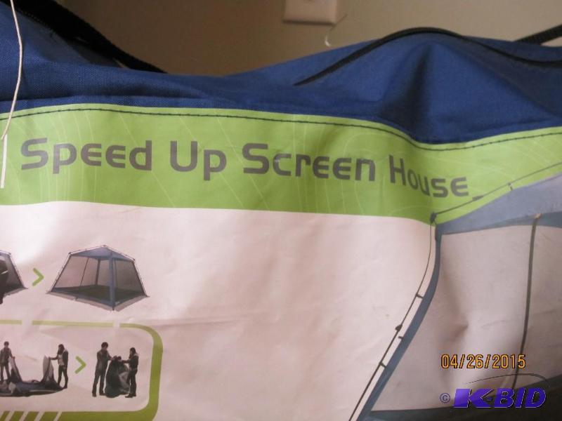 lot 40 image: Easy up Screen Tent