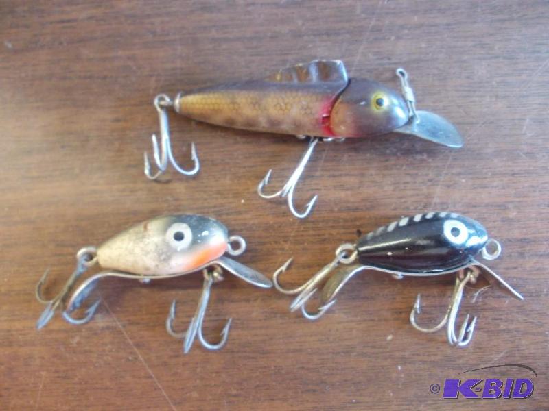 lot 105 image: 3-Lures (King Chub Jr, 2-Shakespeare)...