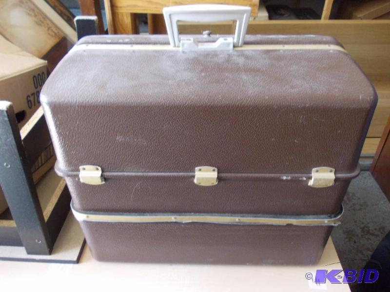 lot 11 image: Vintage UMCO 4080 UPB Tackle BoxPossum Belly...