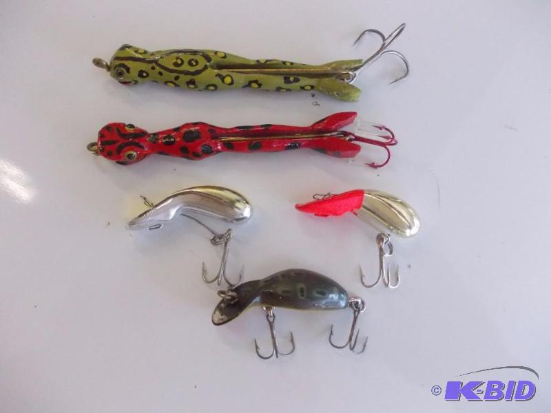 lot 139 image: 5-Lures Heddon Tiny Tad, 2-Frog, 2-Hand Made...