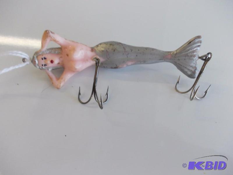 lot 146 image: Vintage Southbend&nbspVirgin Mermaid Lure...