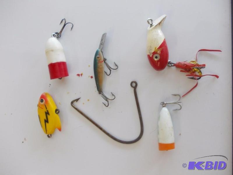 lot 157 image: 6- Assorted- Heddon, Sonic, 4 Others, Large H...