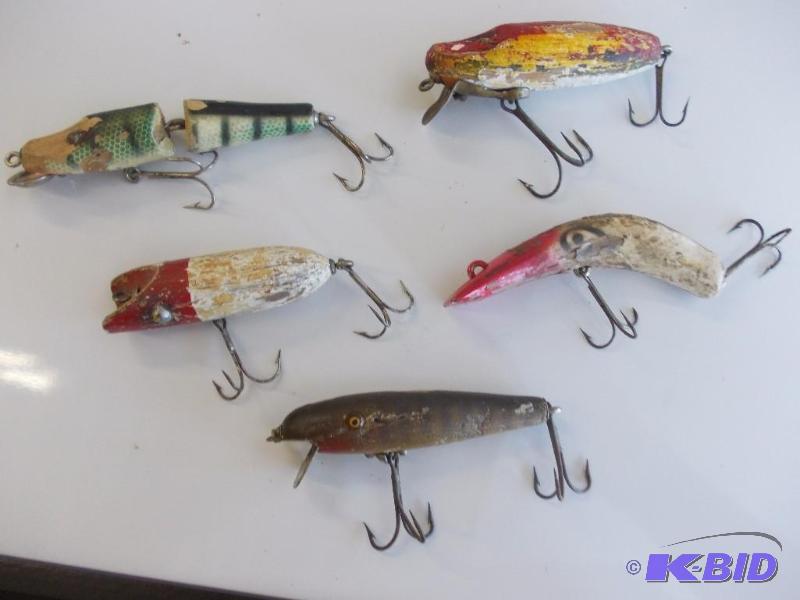 lot 159 image: 5-Vintage Wood Lures Paw-Paw, 4 Others...