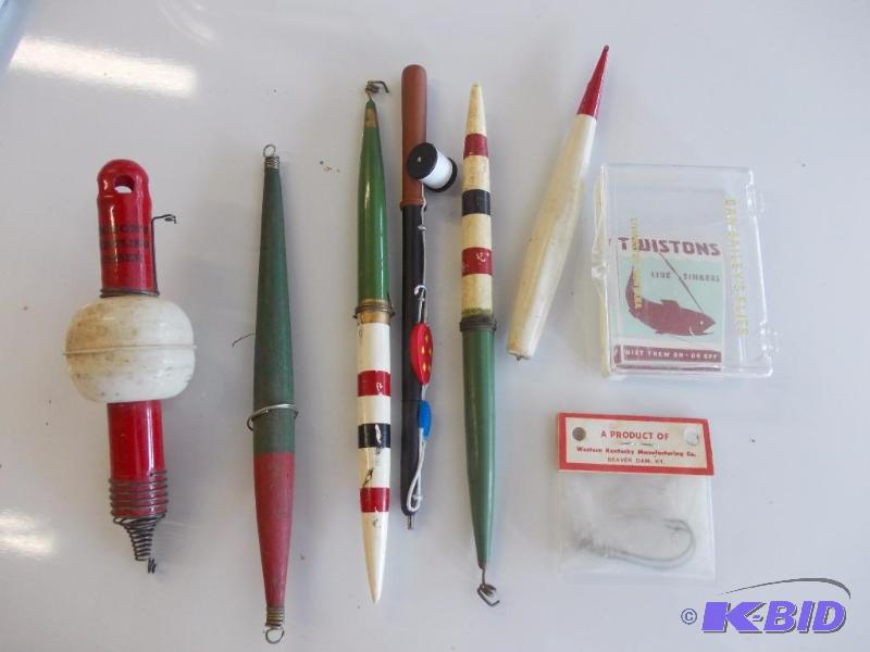 lot 182 image: Vintage Bobbers & sinkers...