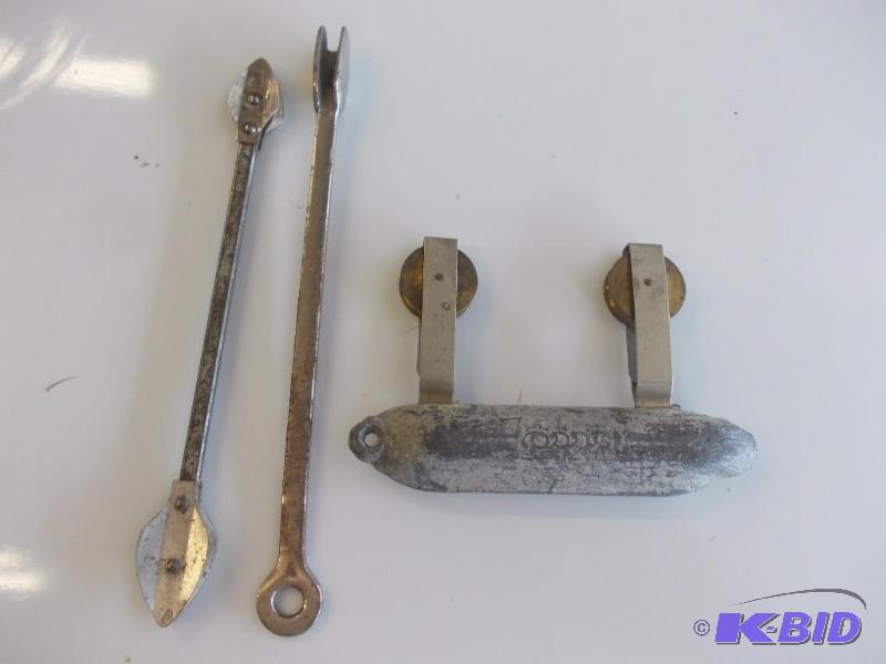 lot 183 image: Vintage Fishing Implements...