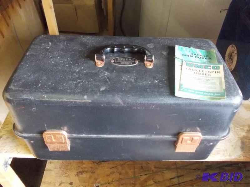 lot 2 image: Vintage&nbspUMCO&nbsp500UM Tackle Box With ...