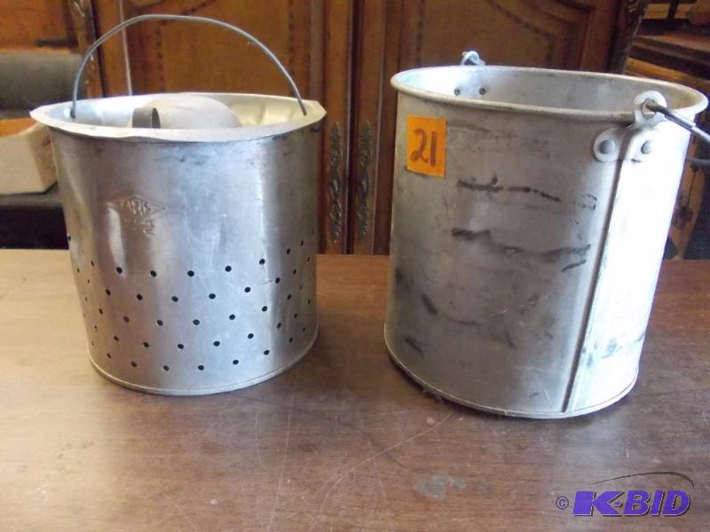 lot 21 image: Vintage 2-Piece Metal Minnow Bucket...