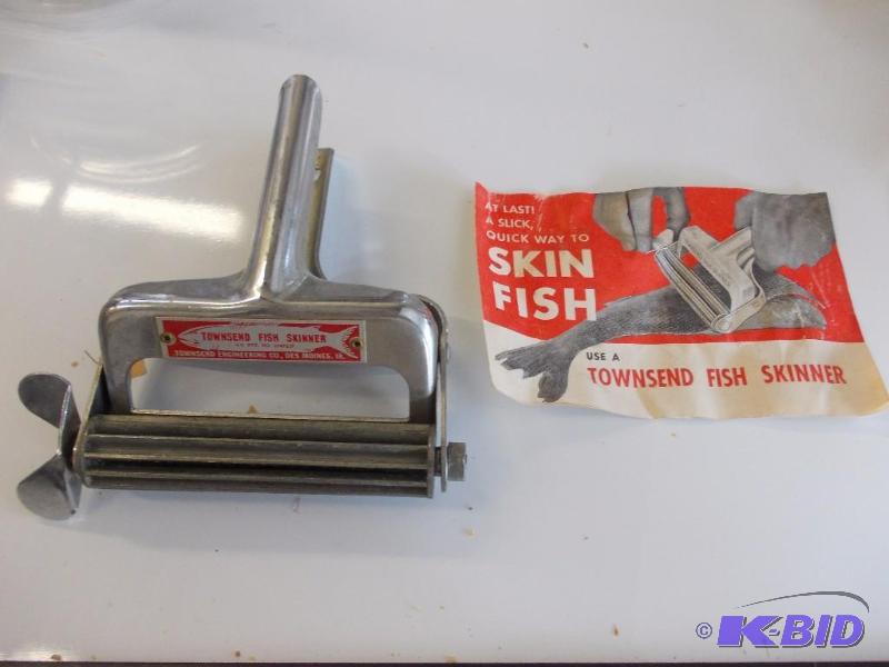 lot 210 image: Vintage Townsend Fish Skinner With Manual...