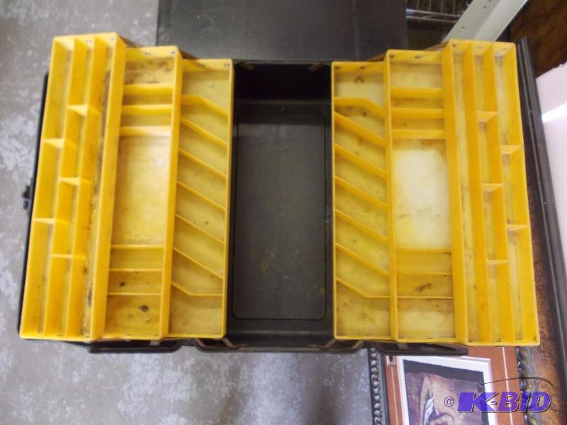 lot 5 image: Vintage Old Pal Tackle Box...