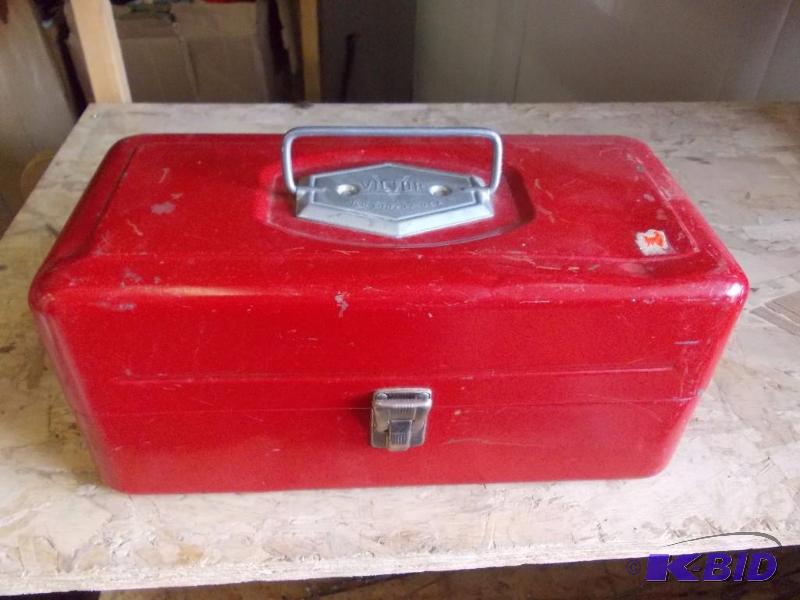 lot 7 image: Vintage Victor Tackle Box With Some Contents...