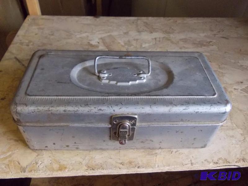 lot 8 image: Vintage Utility Tackle Box With Some Contents...