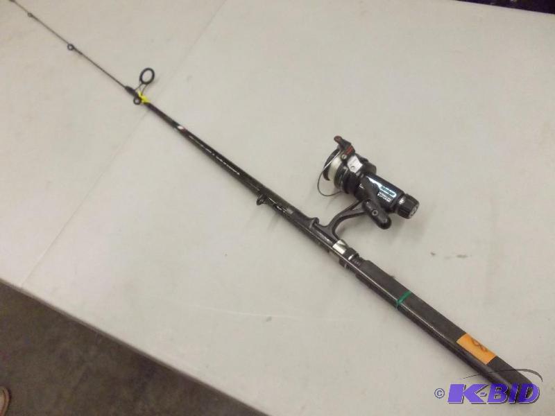 lot 81 image: Shimano Graphite 6 6" Fightin Rod 2 Pc...