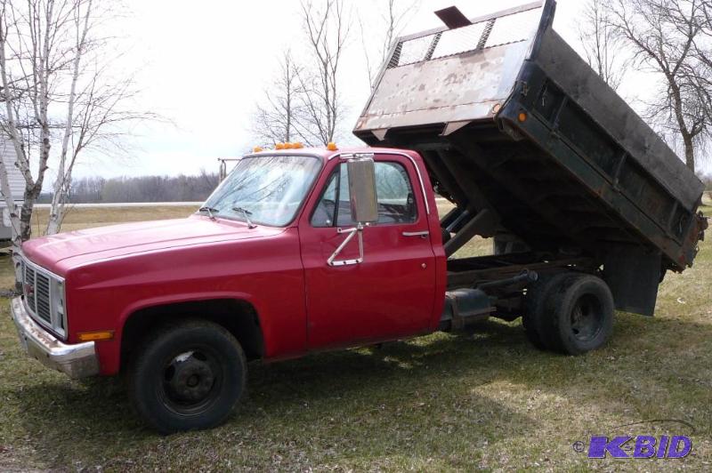lot 5 image: 1988 GMC 1 Ton Dully Dump Truck