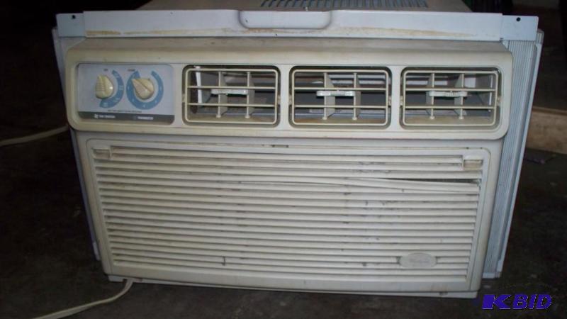 Whirlpool window AC unit (plugged in turned ...