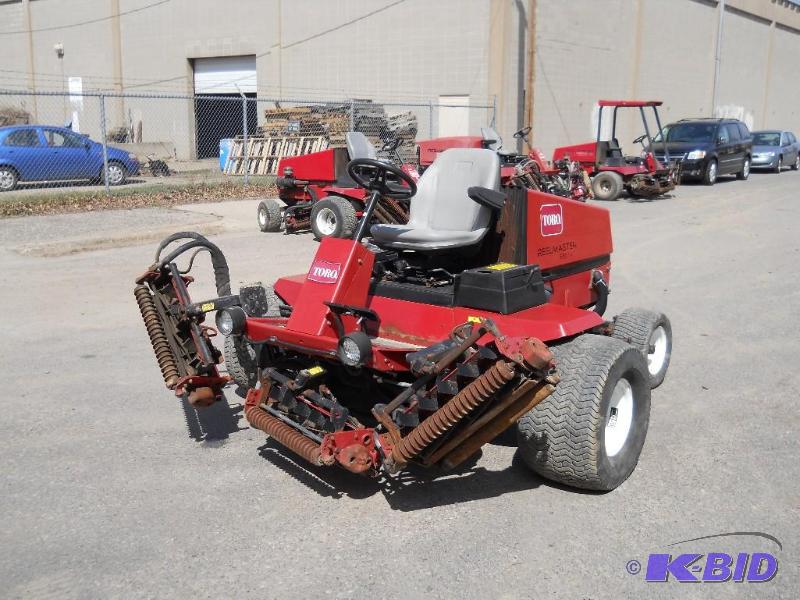 lot 2 image: Toro Reelmaster 3100-D Commercial Turf Mower. Runs