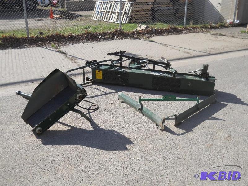 lot 6 image: Ryan Cushman Core Harvester. Picks up Aerator Plugs. Hydraulic. No Reserve