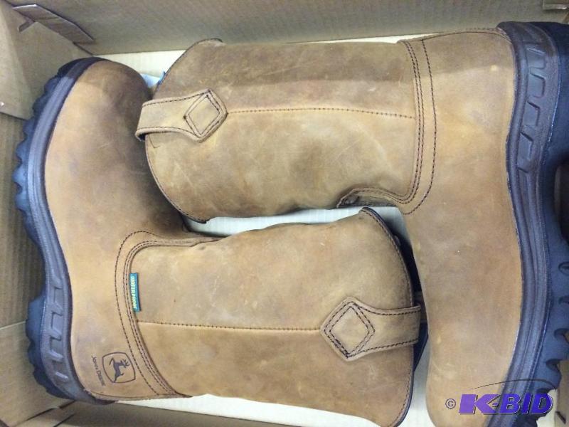 Brand new John deere boots size 8 retail $208