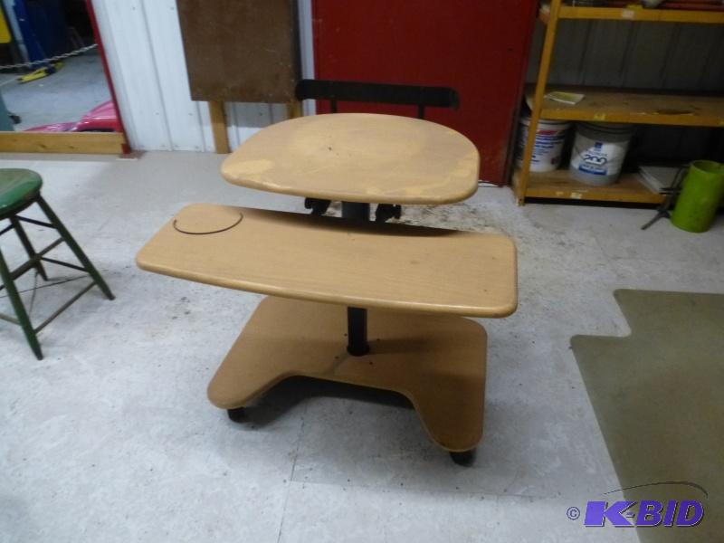 Rolling Computer Desk...