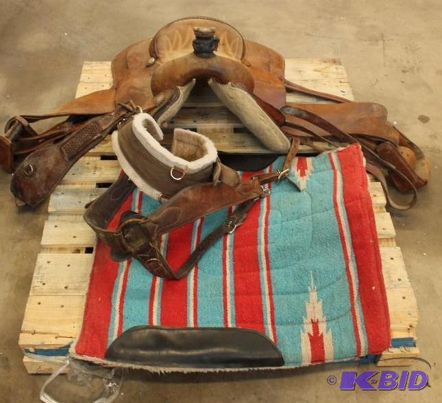 lot 18 image: 17 roping saddle.