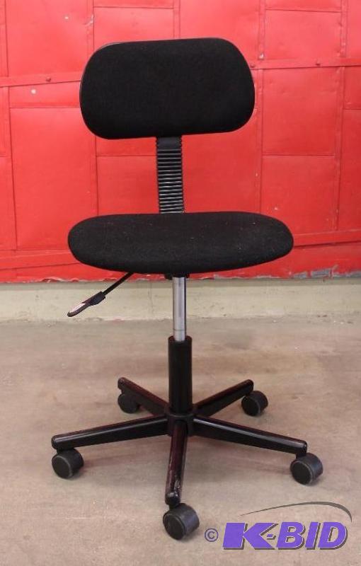 lot 21 image: New out of Box Assembled. Swivel Office Chair. Was still in box when we assembled.