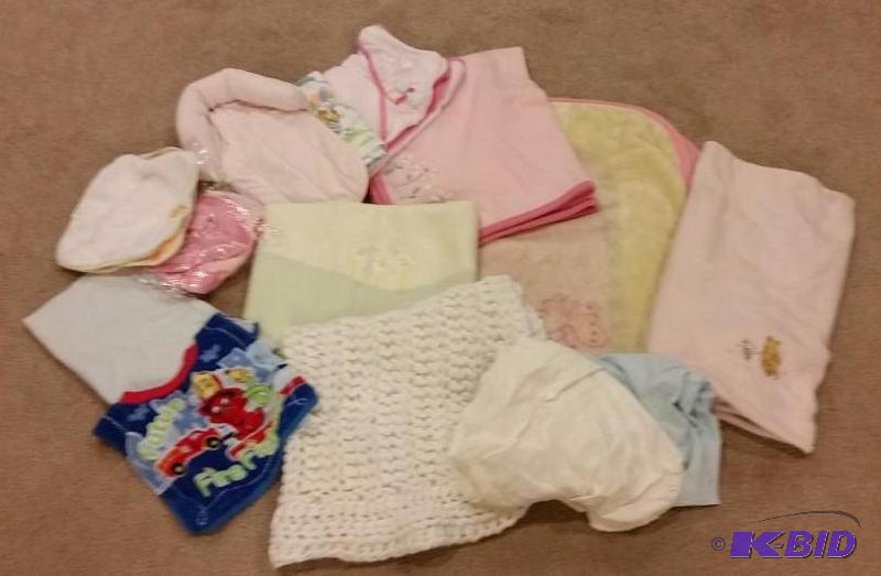 lot 32 image: Large Lot of 15 Baby Blankets, Baby Towels and Washcloths.  Clean