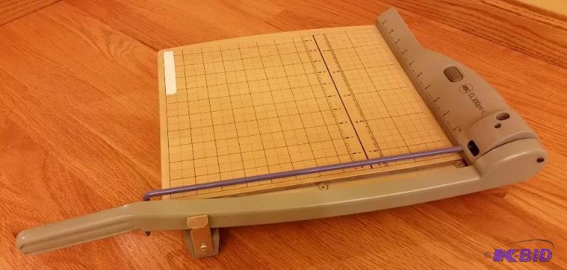 lot 50 image: Paper Cutter