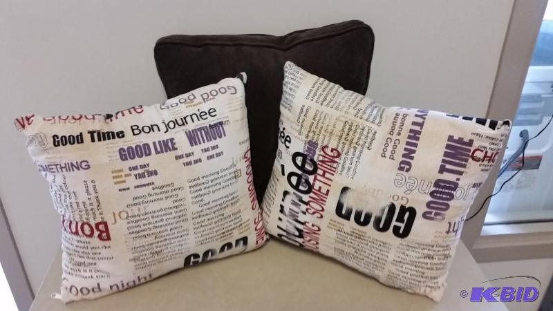 lot 62 image: Lot of 3 decorative pillows.  Non-smoking home.