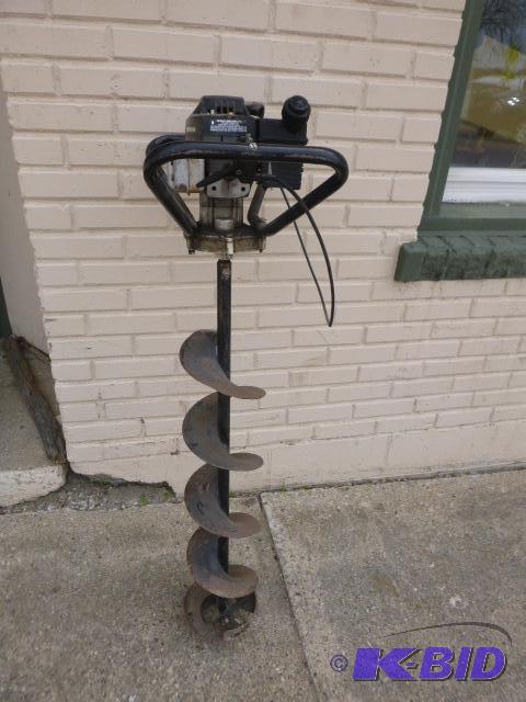 lot 113 image: TC300&nbspGas Ice Auger 8" - has compre...