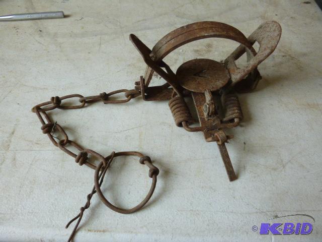 lot 117 image: Victor Trap...