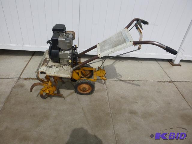 lot 120 image: IH Front Tine Tiller 526 Has newer Briggs &am...