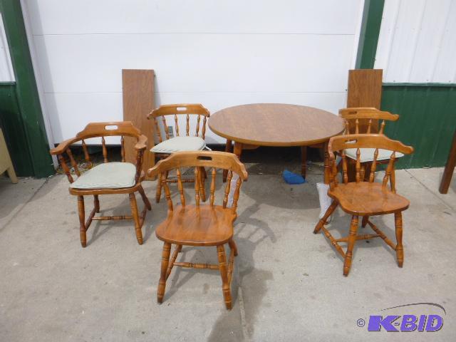 lot 124 image: Table with 5 Chairs 2 leaves....