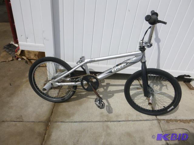 lot 128 image: Razor SST Orgy Bicycle Missing seat....