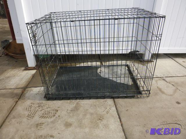 lot 132 image: Large Dog Kennel 32" X 42" X 28&quo...