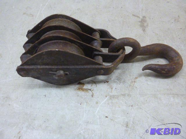 lot 14 image: Large Triple Pulley ...