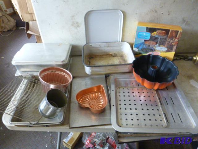 lot 193 image: Miscellaneous Bakeware...