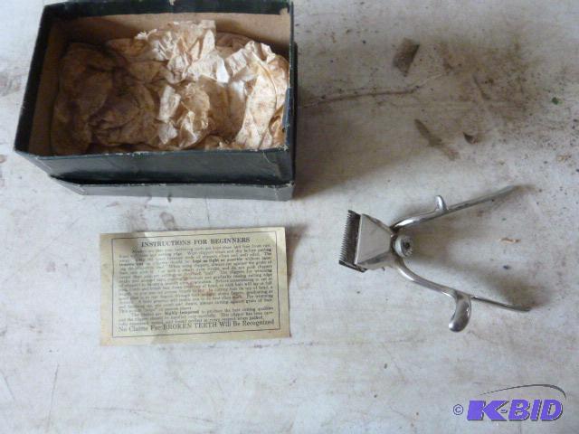 lot 196 image: Vintage Nderes Hand Clippers...