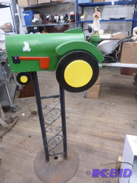 lot 29 image: Tractor Mailbox ...