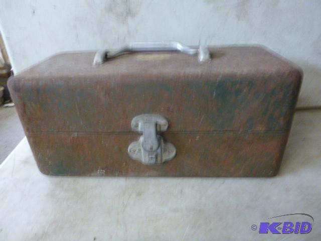 lot 30 image: Vintage Walton Grip Lock Tackle and Toolbox&n...